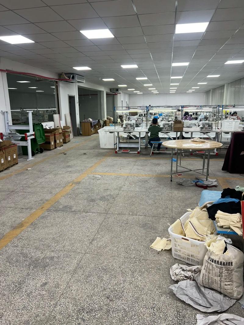 服裝服飾零售新廠擴(kuò)建 招整件車位多名，新廠加30臺(tái)車火速進(jìn)場