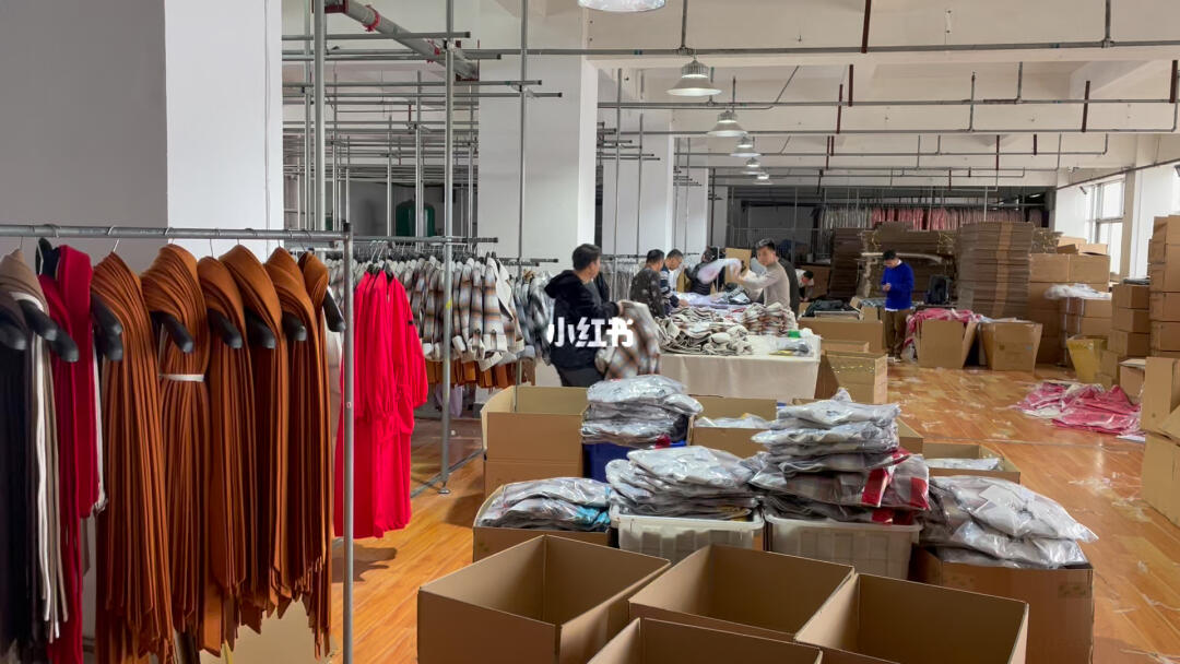 服裝工廠包裝車間與箱包銷售的協(xié)同運營之道